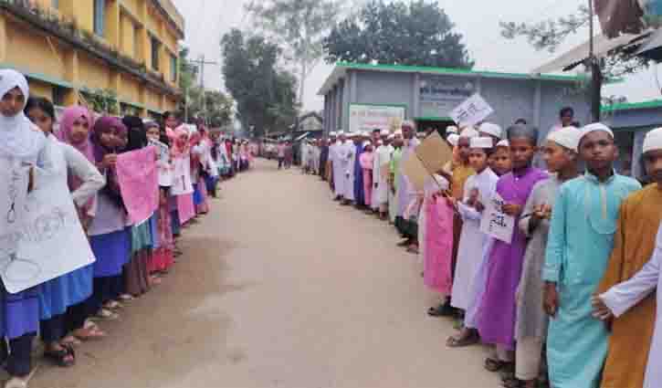 ইসাহাকের খুনিদের ফাঁসির দাবিতে পীরগঞ্জে বিক্ষোভ ও মানববন্ধন