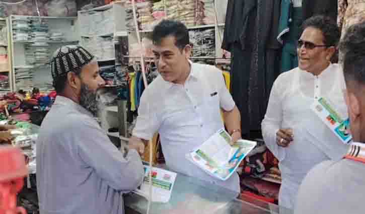 আমতলীতে শিক্ষকের উপর হামলার প্রতিবাদে মানববন্ধন